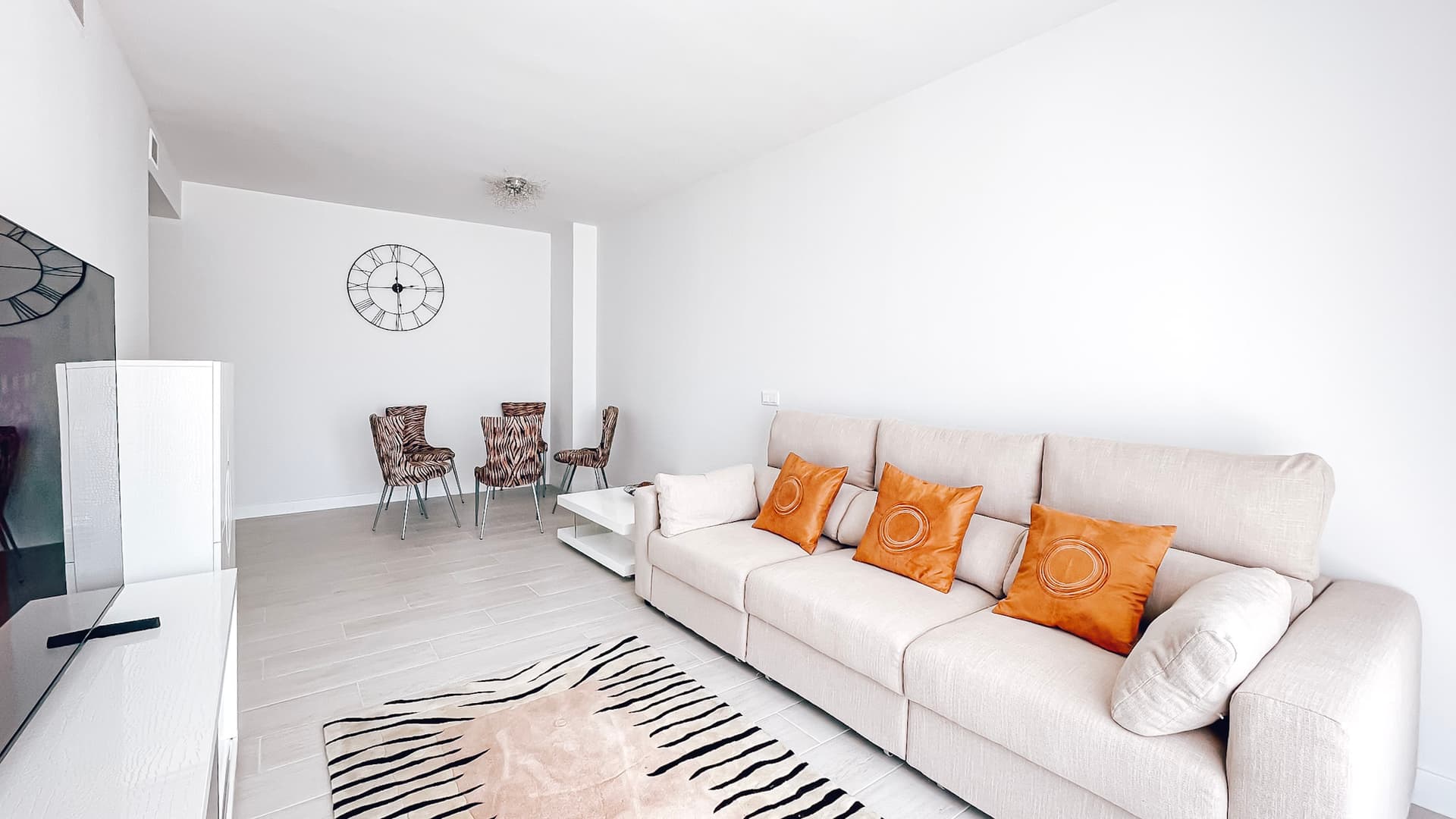 Modern Apartment for rent in Estepona - photo 3