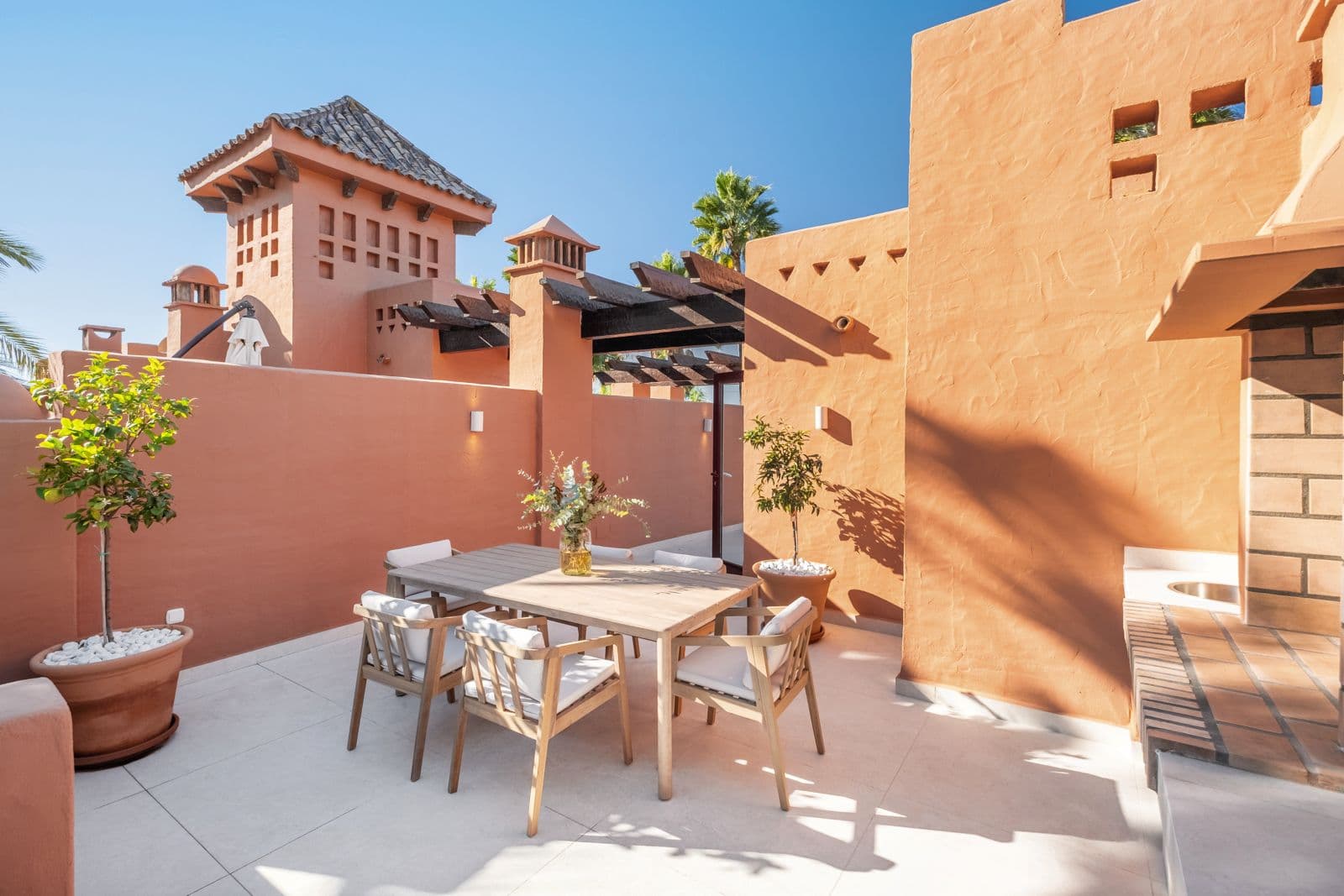 Stunning Newly Renovated Townhouse in Marbella's Golden Mile - photo 3