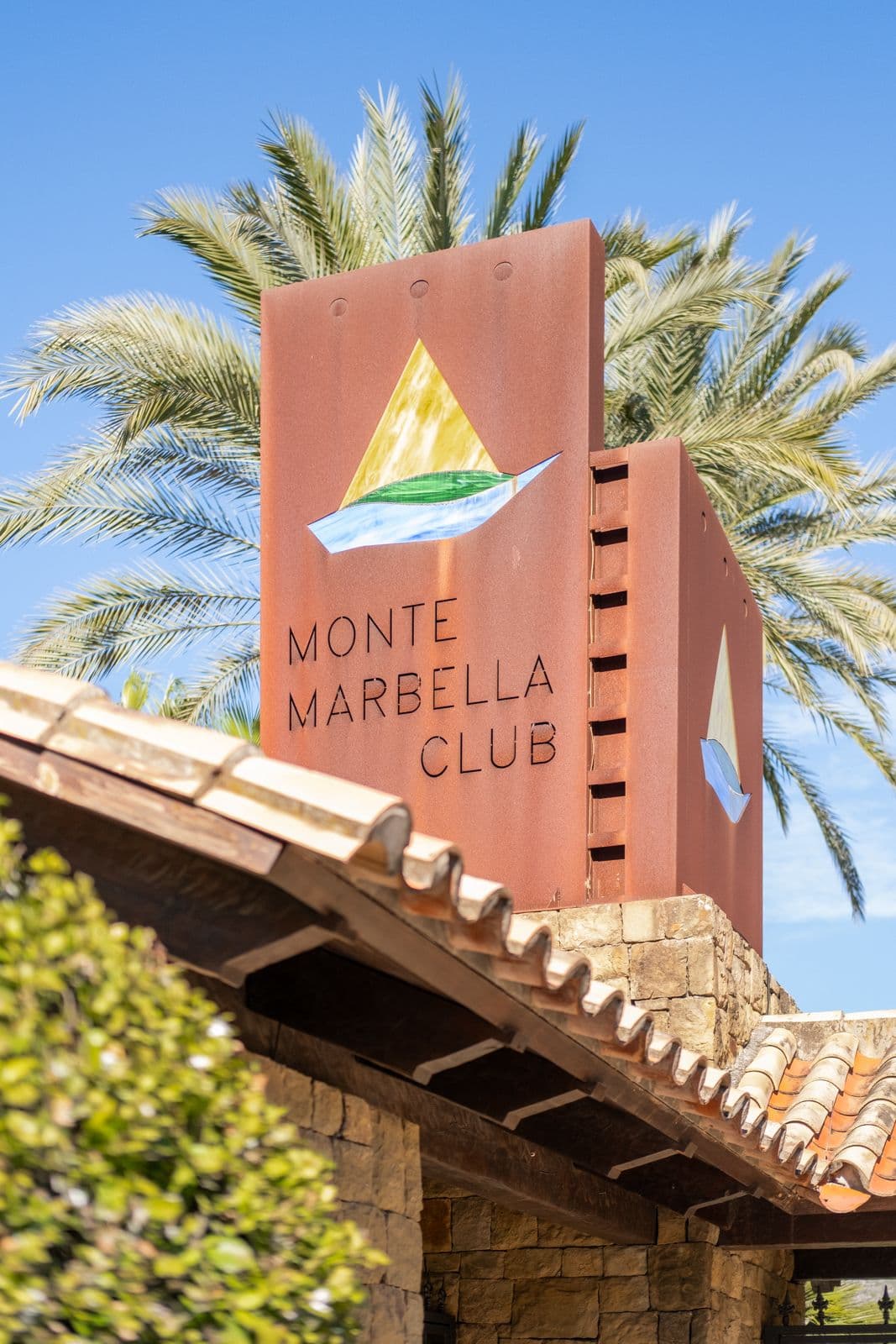 Stunning Newly Renovated Townhouse in Marbella's Golden Mile - photo 2