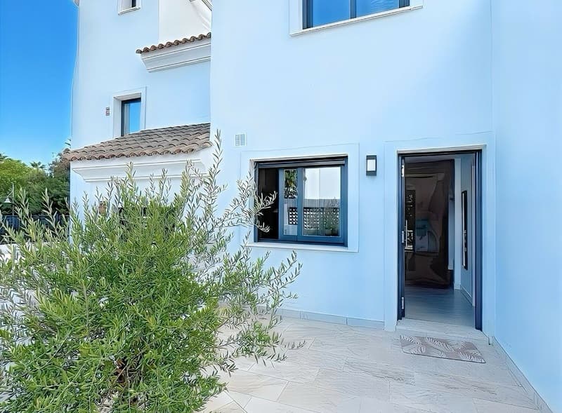 Luxury Townhouse in El Paraiso - photo 3