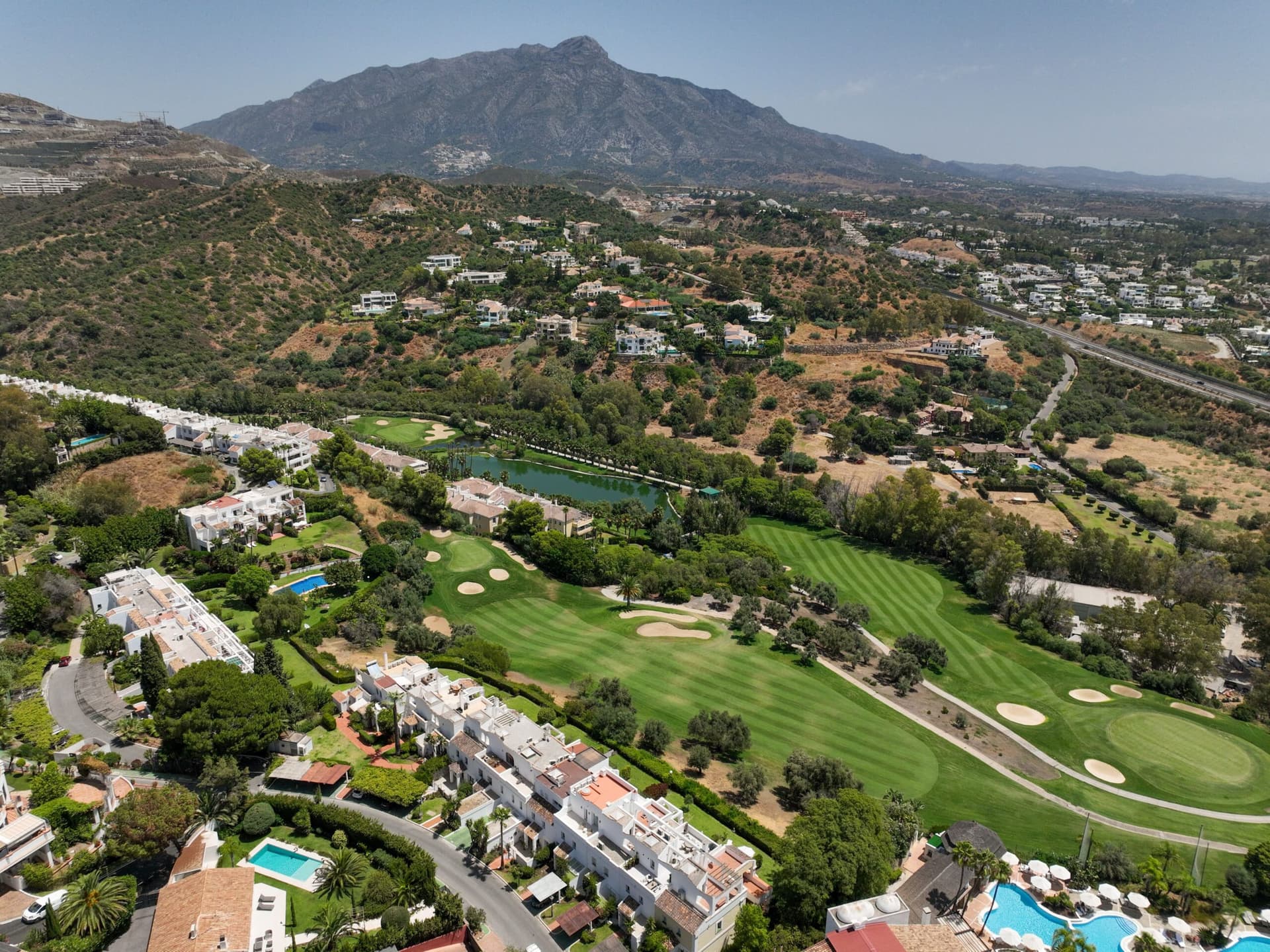 Exeptional 4-Bedroom Townhouse - photo 2