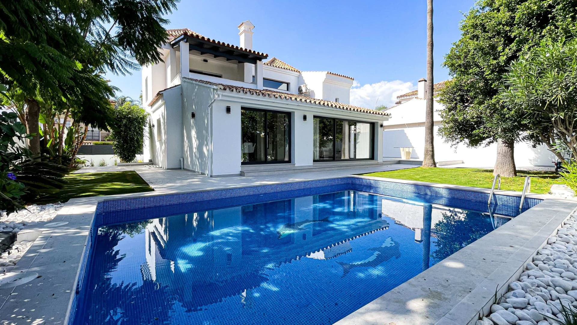 Fantastic Villa in Nueva Andalucia, Marbella - 3 - photo 2
