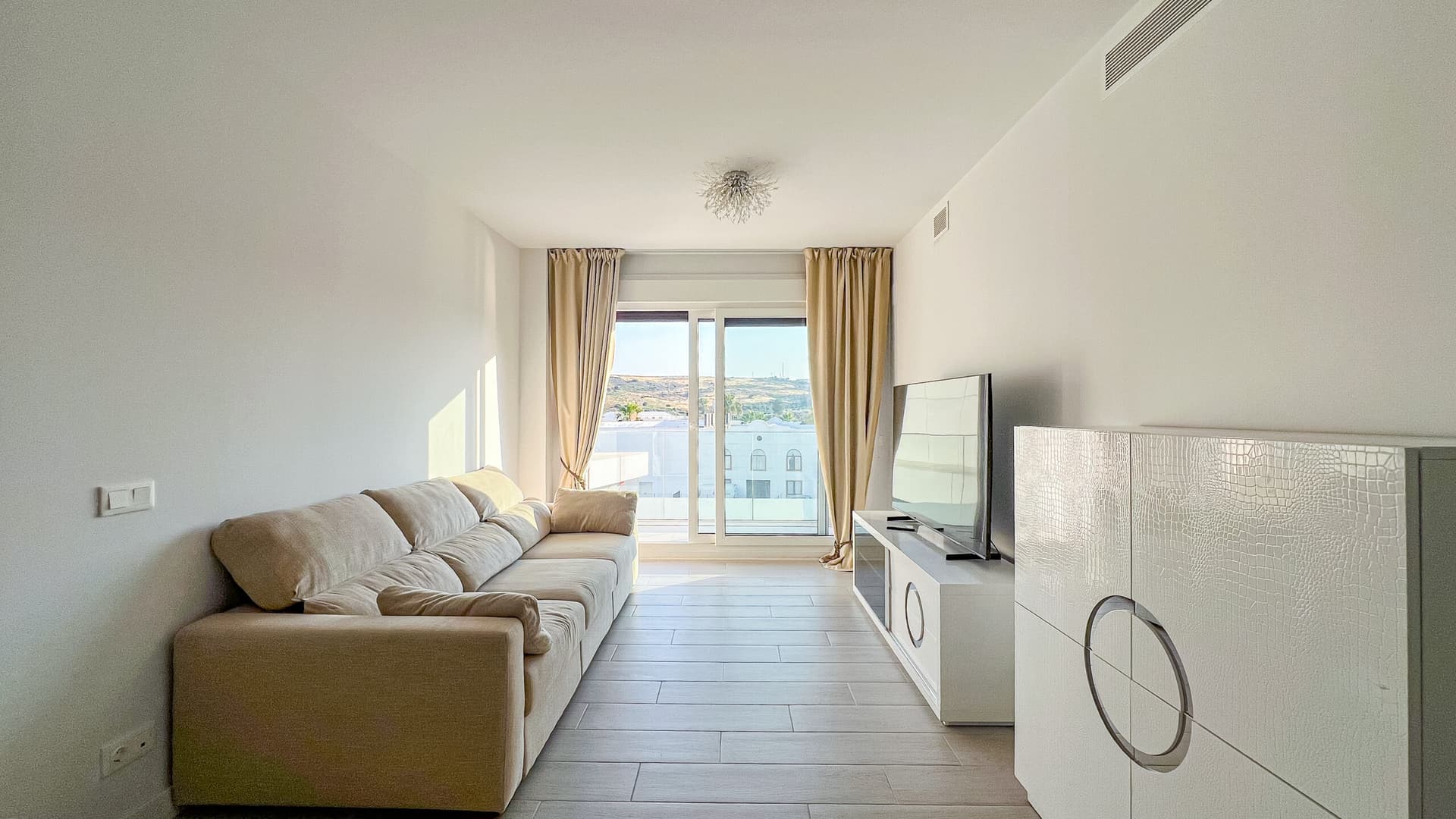 Modern Apartment for rent in Estepona - photo 3