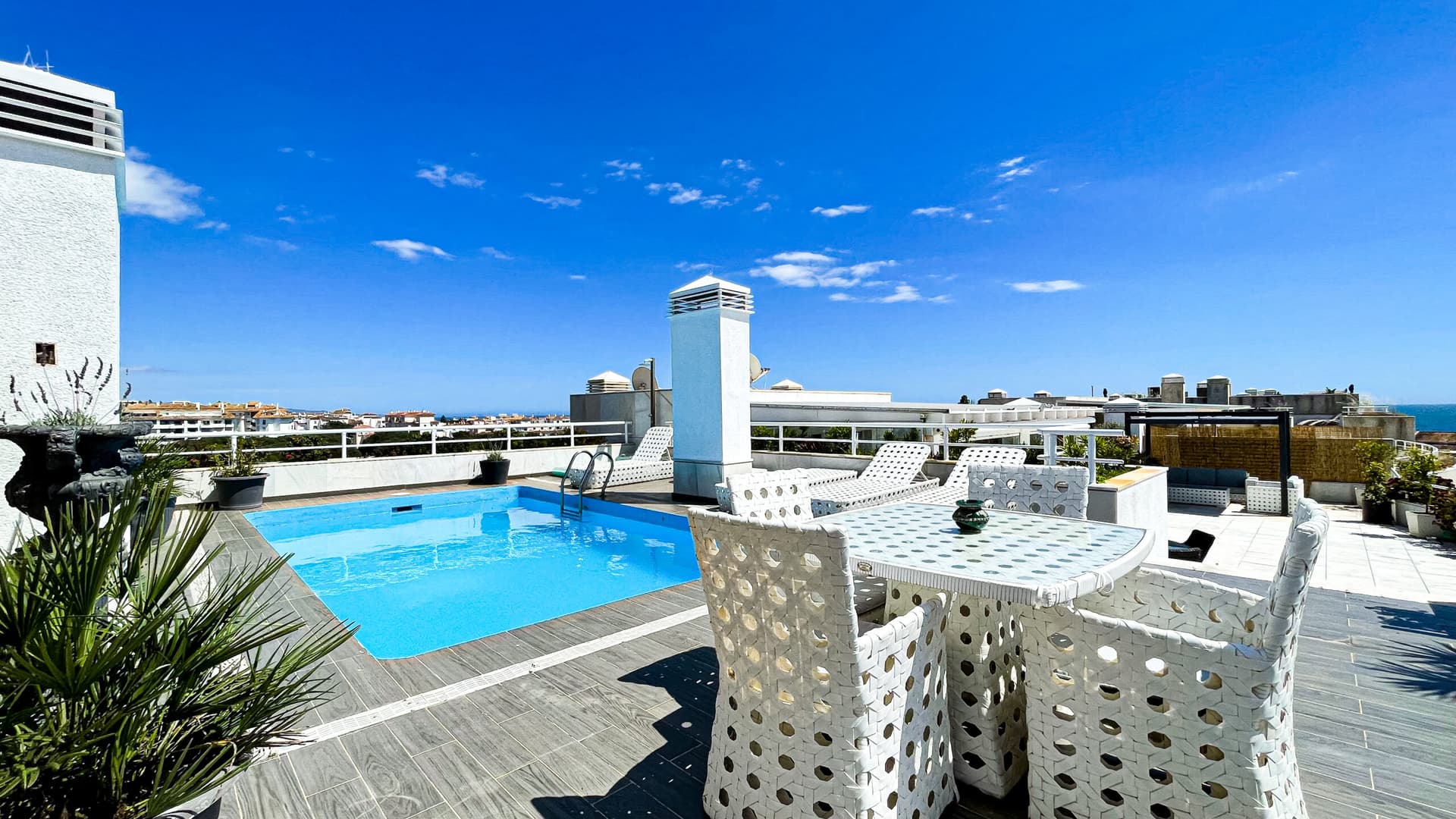 Duplex Penthouse in Puerto Banus, Marbella - photo 2