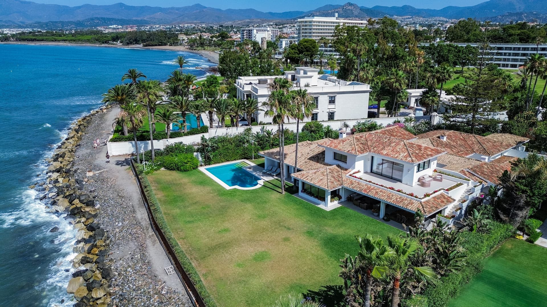 Beachfront Villa, San Pedro - Hauptfoto